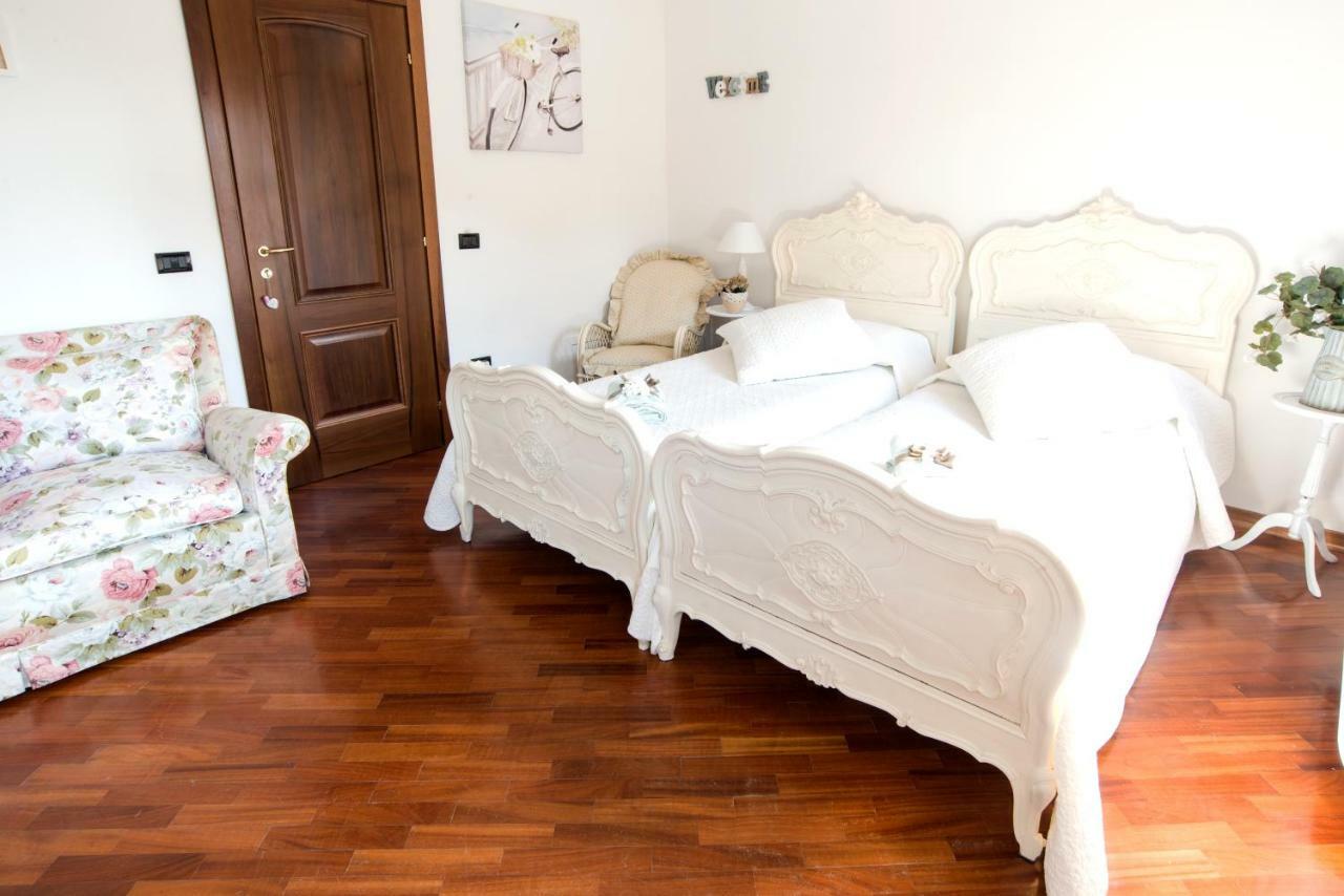 Fiori E Lanterne Bed and Breakfast Roma Esterno foto
